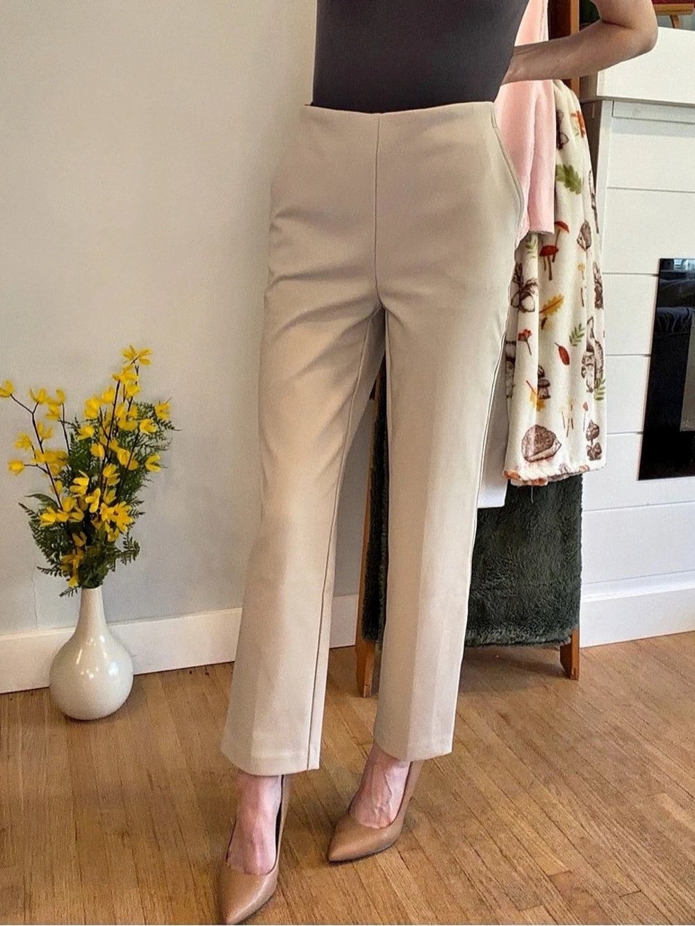 Rachel Zoe Cream Straight Leg Ankle Pants Size 4 Like New